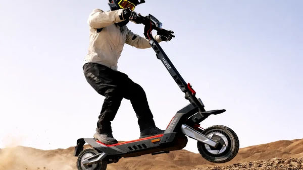 ChatGPT_Image_2026_4_20_14_07_01_1 NAVEE XT5 Ultra + Casco